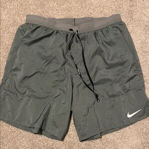 Nike running shorts sz M